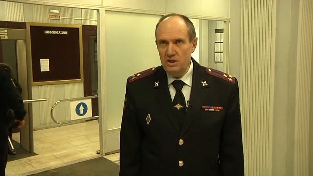 В Кирове мужчина украл сотовый телефон у спящего посетителя бара смотреть онлайн