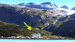 Почему жители этого города живут в одном доме? Изолированный между горами и морем - Уиттиер, Аляска.