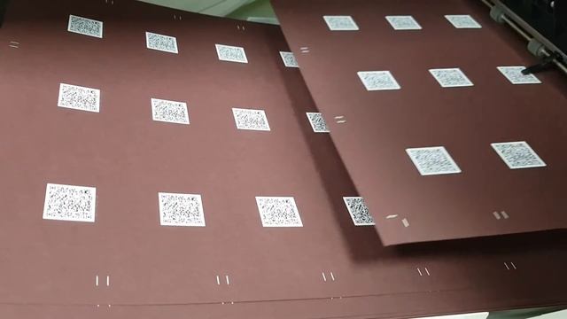 Печать на дизайнерской бумаге колорплан 270 гр бордовый белым и черным в Типографии Премьер-Копи.ру смотреть онлайн