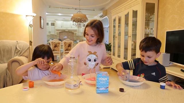 Эксперименты с детьми:) цветной вулкан и эксперимент со спичками! смотреть онлайн