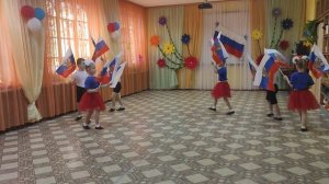 Танец с флагами «Вперед,Россия»