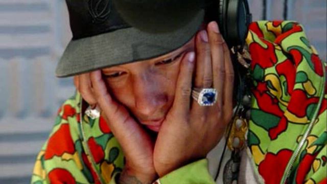 Pharrell Williams - Louis Vuitton's Spring Summer Ready To Wear Show Mix Part 1 смотреть онлайн