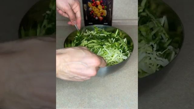 ЛЁГКИЙ САЛАТ НА СУХУР? РЕЦЕПТ ПРИГОТОВЛЕНИЯ ВКУСНОГО САЛАТА. смотреть онлайн