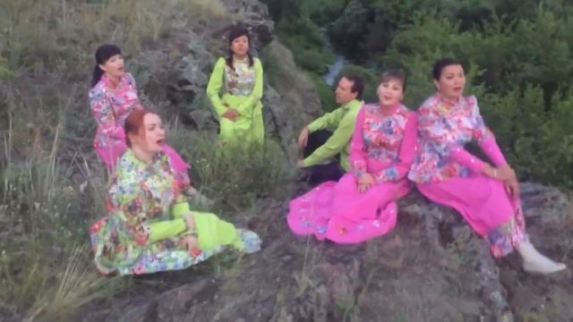 Поздравление ансамбля Сударушка Сычевка Смоленская область. Russian folk music and songs in nature смотреть онлайн