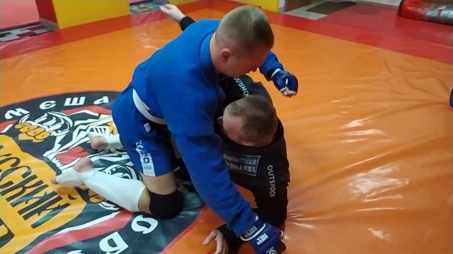 Джиу-джитсу. Работа в полузащите (хав-гард) для ММА. смотреть онлайн
