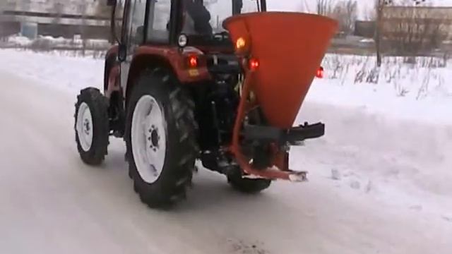 Трактор с пескоразбрасывателем (2).wmv смотреть онлайн