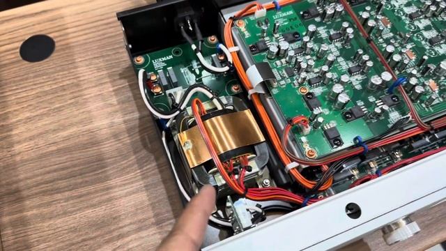 Hàng VIP về hàng, siêu DAC ngủ quên, vực đẹp cực mới nội thất nguyên bản, LUXMAN DA-250 Fullbox смотреть онлайн