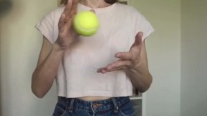 #2.  3 простых упражнения с мячом для развития координации