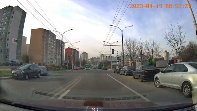 Duster 3525 HA-5 чуть не сбил пешехода в Минске. смотреть онлайн