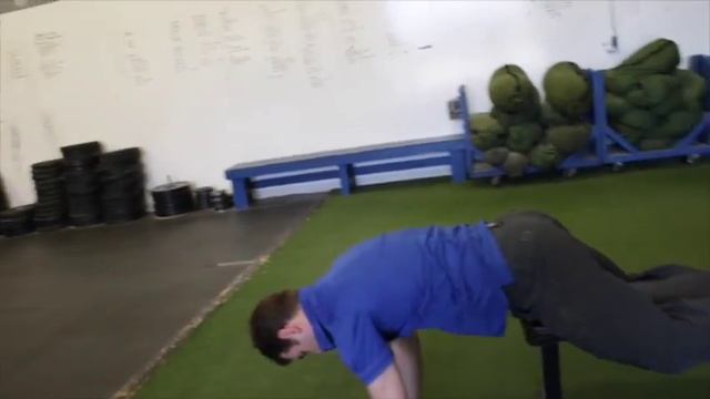 Flat Bench Back Extension смотреть онлайн