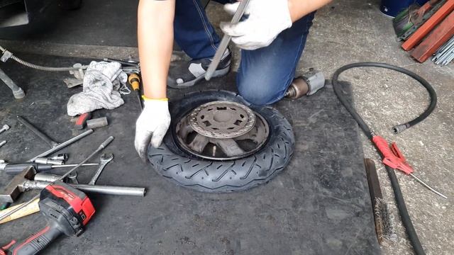 I have never seen a tire so badly damaged - Electric Scooter Wacco EV-E6 смотреть онлайн