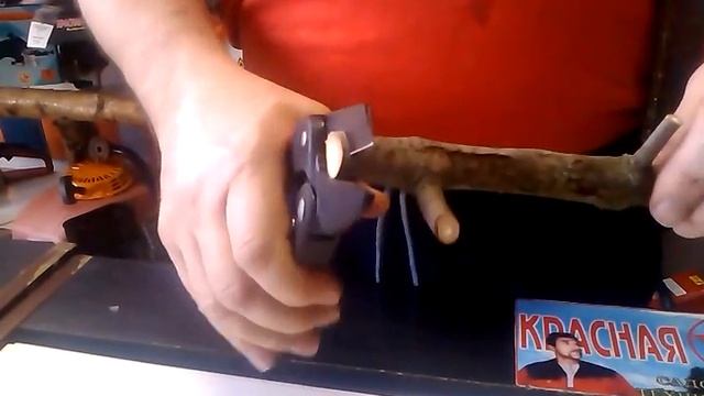 Сухая толстая ветка - Храповый секатор КРАСНАЯ ЗВЕЗДА смотреть онлайн