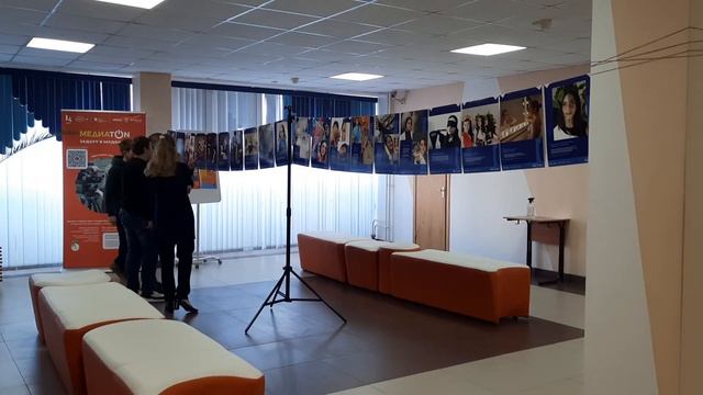 Люди и боги смотреть онлайн