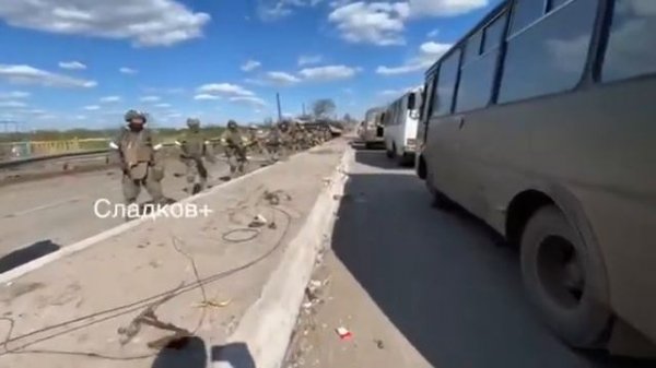 Азовцы сдаются в плен(Мариуполь)