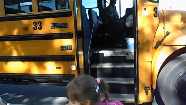 1st day getting off the yellow bus. смотреть онлайн