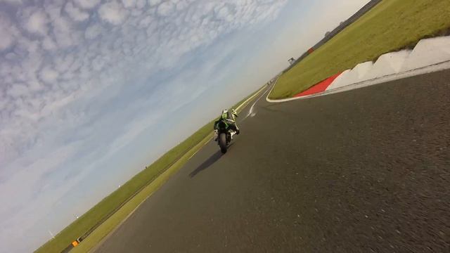 snetterton 31/10/2016 bike track day suzuki gsxr 600 K4 gopro 4 inters (the pink one) смотреть онлайн