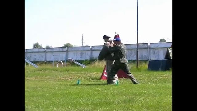Немецкая овчарка Kendo "таранный" удар атака в голову при угрозе оружием смотреть онлайн
