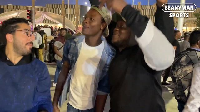 Fans outside the stadium react and celebrate after Argentina's World Cup win смотреть онлайн