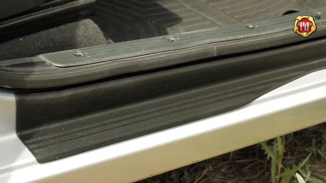 Накладки на пороги дверей Lada Kalina (хэтчбэк/седан/универсал), 2004 - 2013 (russ-artel.ru)