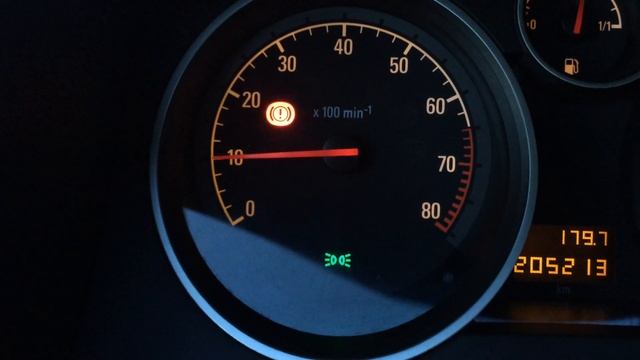 Тупит тахометр Опель Астра H смотреть онлайн