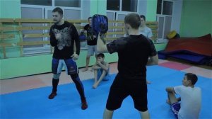 Рукопашный бой. Отработка ударов и приемов на лапах