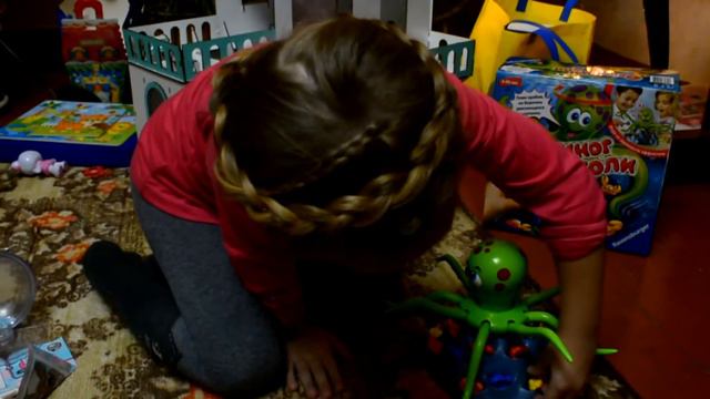 Мирося рассказывает , что принес Дед Мороз.Кукла лол, домик для кукол Лол, Осьминог Жоли, и другое смотреть онлайн