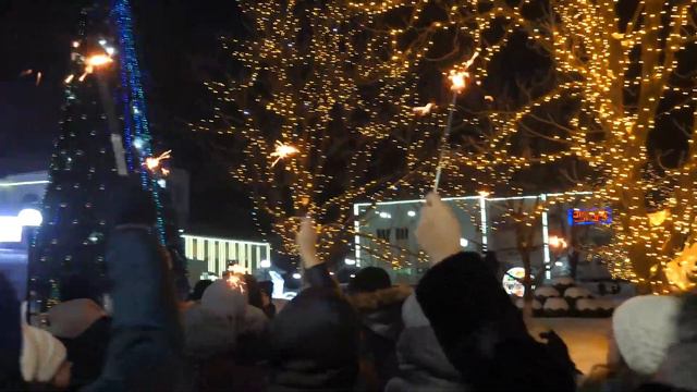 Хоровод на площади Дворца культуры РУПП "Гранит"/ Микашевичи смотреть онлайн