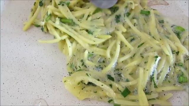 ЛЕНИВЫЙ РЕЦЕПТ ДЛЯ ВЫХОДНОГО ДНЯ! КАРТОФЕЛЬНЫЕ БЛИНЧИКИ НА СКОРУЮ РУКУ! смотреть онлайн