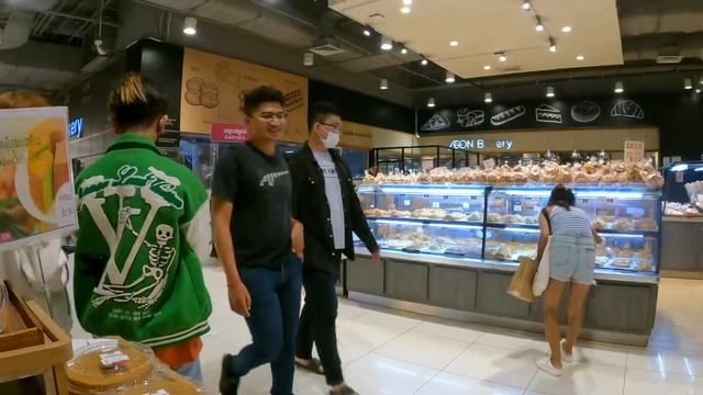 Walking tour at Aeon Mall & Night Market in Phnom Penh City - Cambodian Food Tour 2023 смотреть онлайн