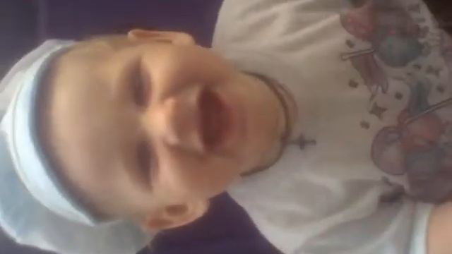 сын смеётся с мамы смотреть онлайн