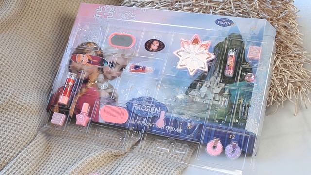 Frozen Advent Calendar - 2014 Disney Frozen Make up Christmas advent GiveAway! смотреть онлайн