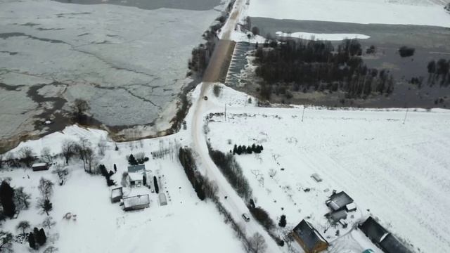Прорыв плотины в Латвии, наводнение Екабпилс / Dambja pārrāvums Latvijā, Jēkabpils plūdi смотреть онлайн