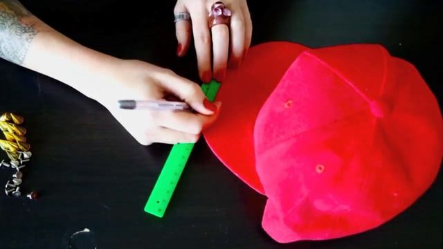 Крутая кепка с шипами за 5 минут! смотреть онлайн