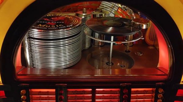 Wurlitzer 1015 plays Guy Lombardo