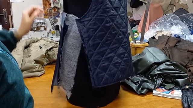 МУЖСКОЙ ЖИЛЕТ, НЕВОЗМОЖНО ОДЕТЬ. смотреть онлайн