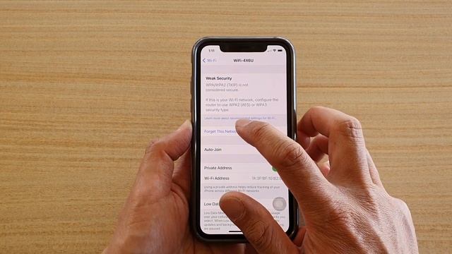 iPhone iOS 14: How to Forget a Wifi Network смотреть онлайн