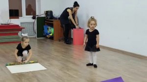 как научить ребенка танцевать? Детская хореография. Урок танцев для детей от 3-х лет.