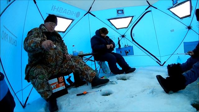 Рыбалка в палатке HIGASHI CHUM , окунь и сорога на мормышку. смотреть онлайн