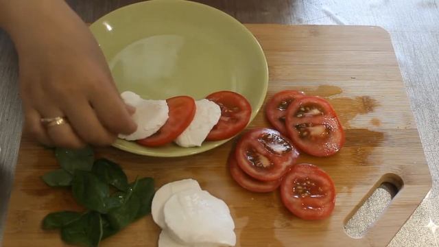 Салат капрезе с моцареллой . смотреть онлайн