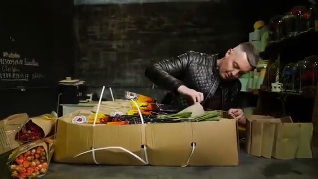 GFG | ЦВЕТЫ ОПТОМ. Роза кустовая, микс, 60 см • Плантация Sian Roses • Кения смотреть онлайн