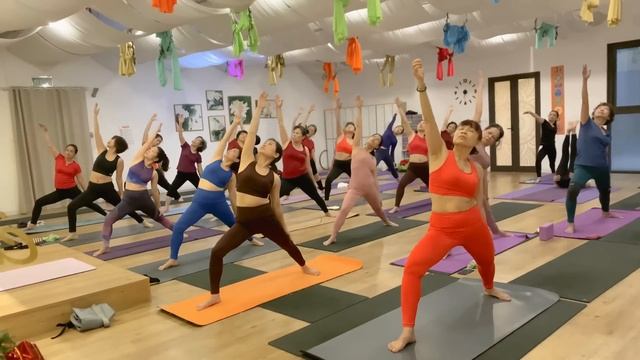 Intermediate Vinyasa Flow Yoga | 1 Hour Yoga | Anmol Singh смотреть онлайн