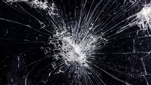 Разбитый экран. Сломанный экран. Прикол ?