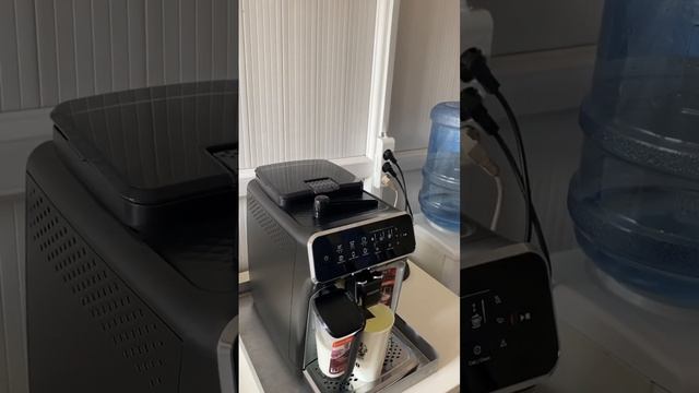 Philips 3200 serisi EP3246/70 tam otomatik espresso makinesi ile latte yapımı смотреть онлайн