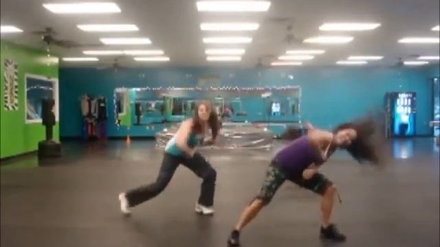 "Gangnam Style" Warm Up- Studio Sass w Kimi & Amanda смотреть онлайн