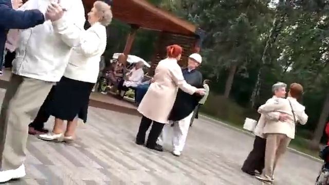 Парк Кузьминки танцы и песни под гармонь 05.09.2020 смотреть онлайн