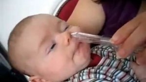 Насморк у грудничка - аспиратор детский Baby-Vac.