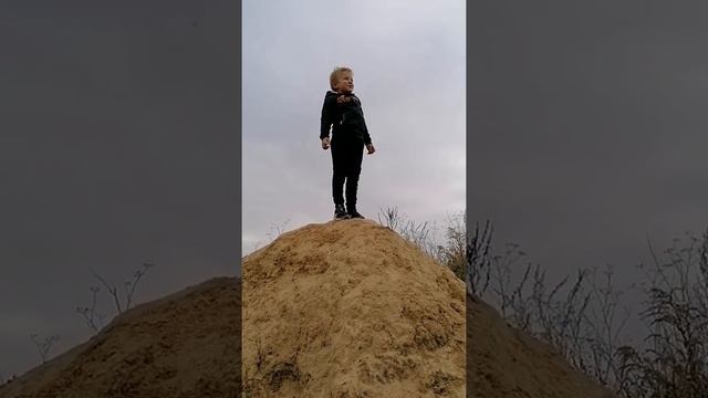 Субботняя прогулка с родителями и братом #лазаемпогорам смотреть онлайн