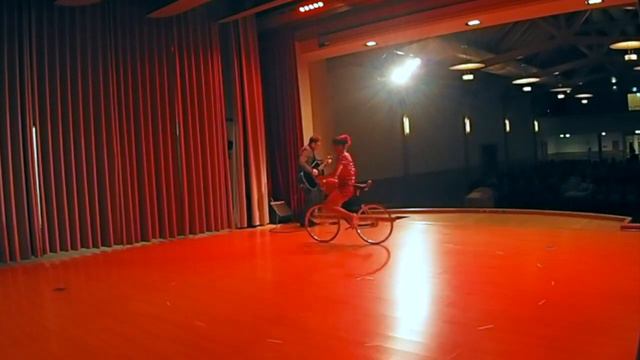 Duo Akura - New Trick Bike Show by Ines Brunn смотреть онлайн