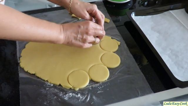 clip Hướng dẫn cách làm bánh Linzer Cookies Recipe công thức làm bánh quy hai lớp nhân mứt смотреть онлайн