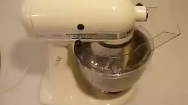 KitchenAid K45SS Stand Mixer in operation смотреть онлайн